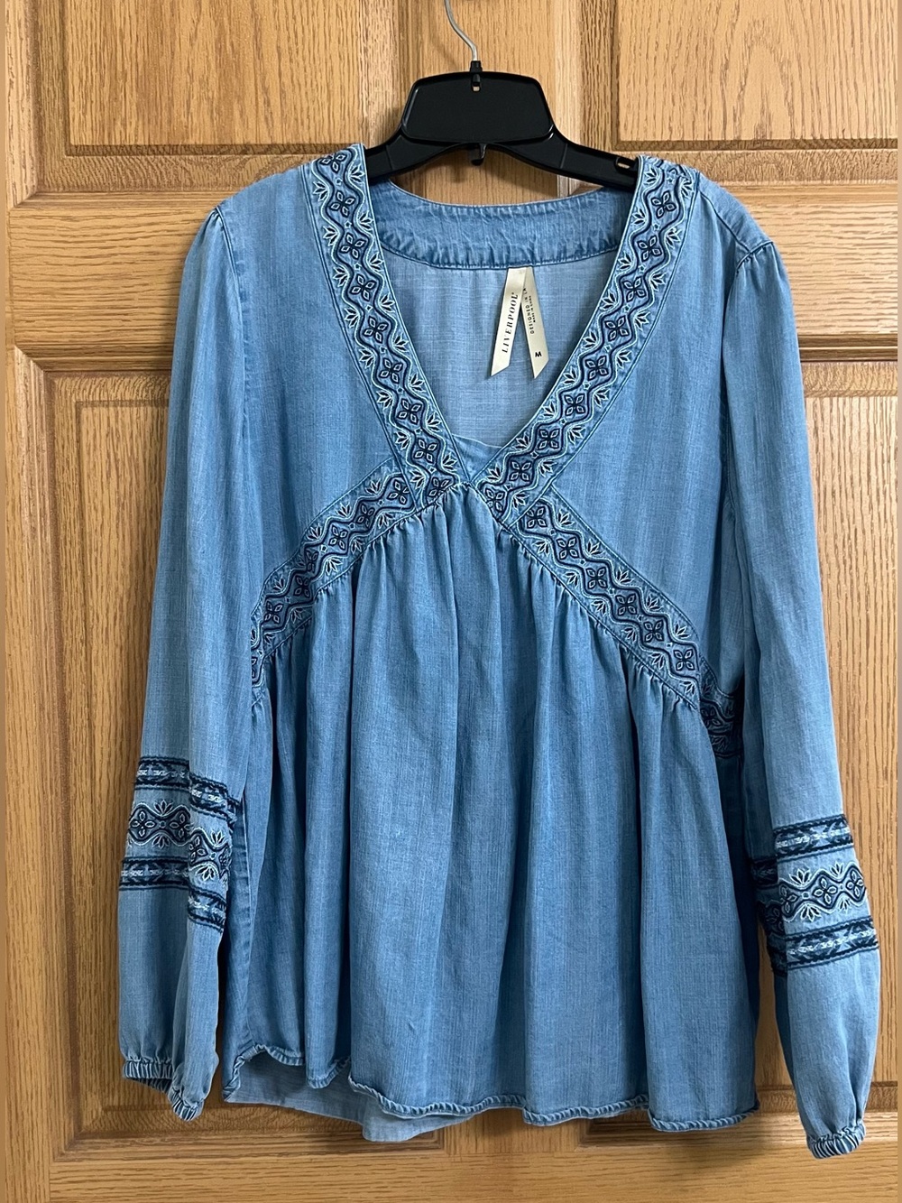 Liverpool Los Angeles Embroidered Peasant Top V Neck Long Sleeve Boho Blouse Med
